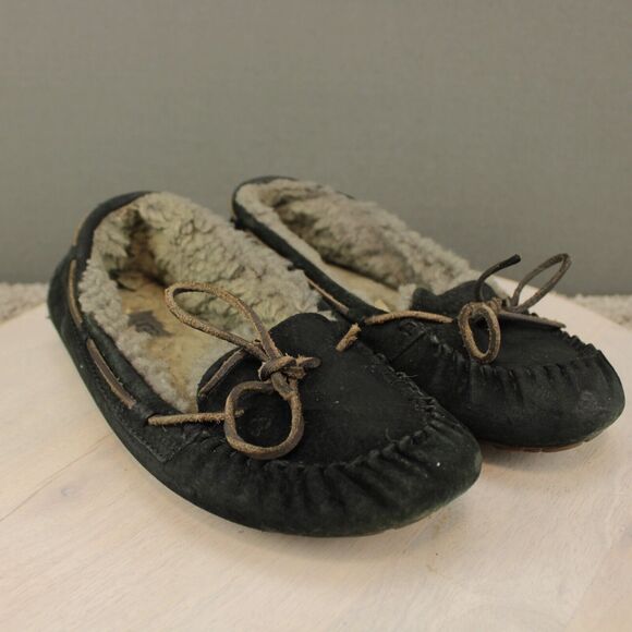 Ugg Sherpa Lined Moccasin Slippers Womens 8 Black Suede Upper Slip On - Picture 2 of 9